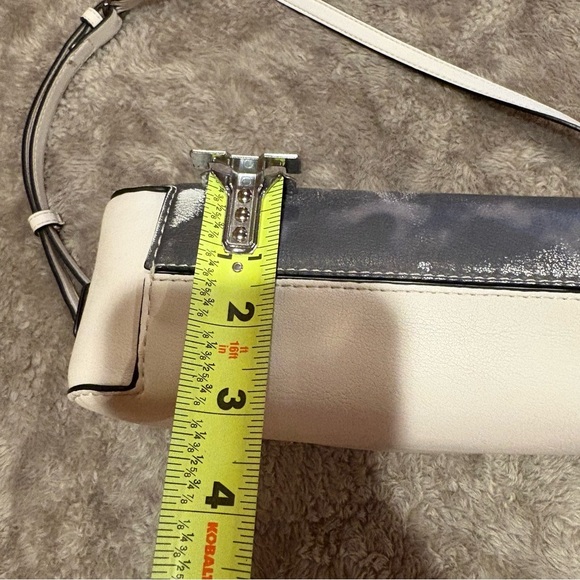 Vera Wang Cross Body Bag Dyed with Gray & White Color - Picture 16 of 16